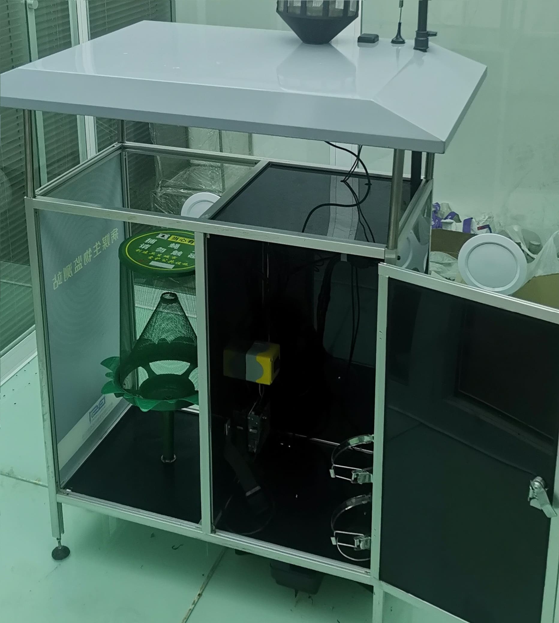 病媒生物三合一监测控制终端